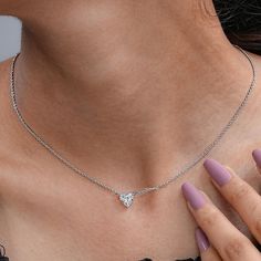 Heart Shape Lab Grown Diamond Solitaire Necklace, 14K White Gold Dainty Necklace, Daily Wear Necklace For Her  Anniversary Gift for Love, Eco-Friendly Diamond Pendant & Necklace Made By Aarsh Jewels. 💎𝐂𝐞𝐧𝐭𝐞𝐫 𝐃𝐢𝐚𝐦𝐨𝐧𝐝 𝐃𝐞𝐭𝐚𝐢𝐥𝐬 : Shape: Heart Cut Total Carat Weight: 1.00 CT (± 0.01 CT) Size: 7.00 MM (± 0.01 MM) Color-Clarity: EF-VVS Type: Lab-Grown Diamond 💍𝐉𝐞𝐰𝐞𝐥𝐫𝐲 𝐃𝐞𝐭𝐚𝐢𝐥𝐬 : Availability: 925 Sterling Silver, 14K & 18K Solid (Yellow, White, and Rose) Gold Stamp/Hallmark: Yes SKU: 2612 📄 𝐉𝐞𝐰𝐞𝐥𝐫𝐲 𝐂𝐞𝐫𝐭𝐢𝐟𝐢𝐜𝐚𝐭𝐞: ↦ It is possible to obtain IGI and SGL certification, however there will be additional costs.  ◆ 𝐖𝐡𝐲 𝐂𝐡𝐨𝐨𝐬𝐞 𝐎𝐮𝐫 𝐃𝐢𝐚𝐦𝐨𝐧𝐝 𝐏𝐞𝐧𝐝𝐚𝐧𝐭 & 𝐍𝐞𝐜𝐤𝐥𝐚𝐜𝐞: *Exquisite Craftsmanship: Handcrafted with precision and care, Daily Wear Necklace, Heart Diamond Necklace, Gold Dainty Necklace, Gift For Love, Jewelry Details, Solitaire Necklace, Heart Necklace Diamond, Necklace For Her, Diamond Solitaire Necklace