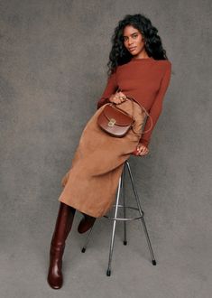 Claude Bag - Iced chocolate - Bovine leather - Sézane Camel Skirt Outfit Winter, Camel Skirt Outfit, Sezane Clothing, Camel Outfit, Camel Skirts, Elegant Classy Outfits, October Fashion, Style Parisienne