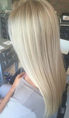 Platinum Blonde Balayage, Bright Blonde Hair, Light Blonde Highlights, Latest Hair Color, Bright Blonde, Blonde Hair Looks, Blonde Hair With Highlights, Platinum Blonde Hair, Cool Hair Color