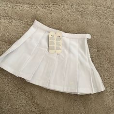 Brand New, Crisp White, Traditional Pleated Tennis Skirt. Size Medium. White Pleated Tennis Skirt, Fila Tennis, Pleated Tennis Skirt, Juicy Couture Charms, Golf Skirts, Skirt White, Pleated Shorts, Red Skirts, Linen Skirt