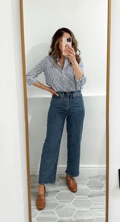 Looks Jeans, Trendy Heels, Comfy Flats, Business Casual Outfits For Work, Summer Work, Elegante Casual, Mode Casual, Stil Inspiration, Stylish Work Outfits