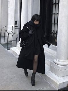 Goth Outfits Winter, Winter Goth Outfits, Edgy Work Outfits, Goth Academia, Black Coat Outfit, Winter Goth, Coat Outfits, Goth Outfits