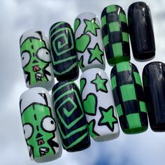 🖤💚 Gir 💚🖤 Cute Gir nails, perfect for Invader Zim lovers ✨ Nirvana Acrylic Nails, 8 By 8 Pixel Art, Invader Zim Acrylic Nails, Gir Outfit Invader Zim, Y2k Punk Nails, Nails Design Grunge, Scene Nails Simple, Super Simple Halloween Nails, Alt Gel Nails