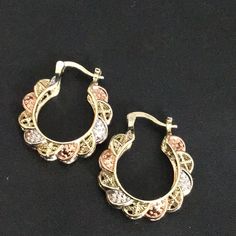 Bnwt - Sensational Gold Plated Filigree Hoops With Tri-Color Detail. A Phenomenal Item To Add To Your Wardrobe! Approx 1” Across. The Workmanship Is Magnificent! Please See Photos For Full Description. Questions, Please Ask Before Purchase! W17 Jewelry Tattoos, Silpada Earrings, Boho Hoop Earrings, Enamel Stud Earrings, Clothing Jewelry, Turquoise Drop Earrings, Vintage Style Earrings, Jewelry Tattoo