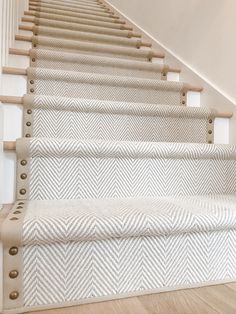 Beige and Ivory herringbone flat weave wool carpet stair runner The Carpet Workroom in Boston Massachusetts Staircase Remodel, Staircase Makeover, Staircase Decor, Stair Case, House Stairs, Carpet Stairs, Stair Runner, Design Living Room