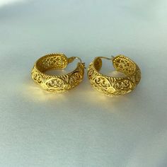 Introducing our exquisite Filigree Design Hoop Earrings, a true embodiment of elegance and craftsmanship. Specifications: Length: 30 mm | 1.2 inch Extension: 0 mm | 0.0 inch Width: 10 mm | 0.4 inch Weight: 16 grams Gold Luxury Huggie Earrings For Anniversary, Luxury Gold Huggie Earrings For Anniversary, Small Hoop Gold Filigree Earrings, Gold Filigree Small Hoop Jewelry, Handmade Yellow Gold Huggie Earrings, Handmade Gold Hoop Earrings Elegant Style, Handmade Gold Elegant Hoop Earrings, Handmade Elegant Gold Hoop Earrings, Heirloom Gold Pierced Earrings