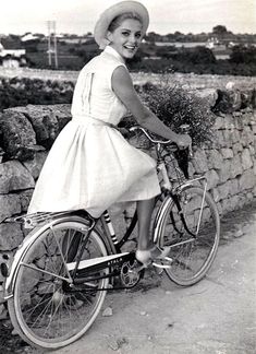 Virna Lisi, Bike Photoshoot, Cycle Chic, I Want To Ride My Bicycle, Bicycle Girl, Bike Style, Bikes Girl, Vintage Photographs, Bike Ride