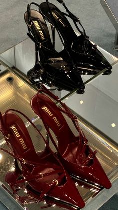 Miu Miu Heels, Hak Tinggi, Fashion Shoes Heels, Shoes Heels Classy, Chique Outfits, Heels Classy, Fancy Shoes