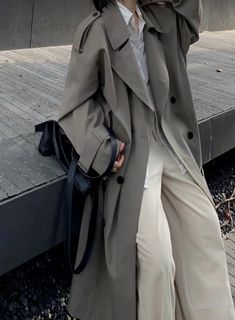 korean style🤍 Suit Coat Outfits For Women, Beige Jacket Outfit Aesthetic, Korean Trench Coat Outfit, White Trench Coat Outfit, Trench Coat Aesthetic, Oversize Outfit, Causal Outfits, Woman Suit Fashion