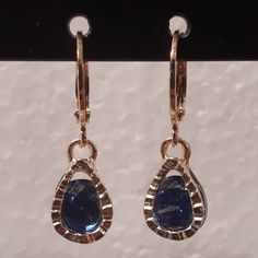 This small blue oval earring is a perfect fit for a celebration, not too outspoken and not to discrete, this pair has a wonderful way of showing it's unique features, The blue oval crystal takes little away from the presentation and the design shows Details Laminated gold Blue crystal Oval Design Oval Earring, Unique Features, Blue Crystals, Design Show, Presentation, Perfect Fit, Drop Earrings, Crystals, Gold