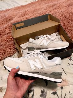 New Balance Shoes Tan, Tan New Balance Shoes Outfit, Outfits With New Balance Shoes 574, Nb 574 Women Outfit, 574 New Balance Women Outfit, New Balance 574 Beige, White Sneakers Women Outfit, New Balance 574 Outfit Women, New Balance 574 Outfit