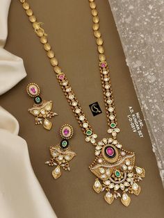 Description :- Kundan Necklace Sets / Floral Design Necklace set for women and Girl / Indian Choker Necklace / Pakistani jewelry / Indian jewelry  Gift yourself a royal look with this perfectly crafted kundan necklace set from Manalisstudio. Crafted with high quality kundan stones and pearls, it is impressive in design. The green enamel artwork adds perfect texture to the design. Perfect for weddings and festivities, this antique necklace set should be put on with your favorite sari or lehenga. Indian Choker, Indian Choker Necklace, Wedding Jewellery Collection, Indian Jewelry Sets, Kundan Necklace, Pakistani Jewelry, Necklace Sets, Jewelry Indian, Kundan Necklaces