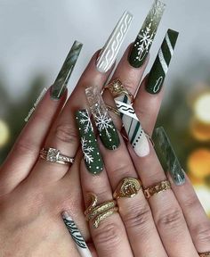 Green Christmas Nails Acrylic Long, Medium Length Christmas Nails Acrylic, Green Winter Nails Acrylic, Long Acrylic Nails Christmas, Green Christmas Nails Acrylic, Christmas Nail Designs Acrylic, Green Christmas Nails, Nail Art Noel