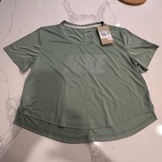 Nike Training Top Sizexs Light -Olive Woman New With Tag Affordable Nike T-shirt For Gym, Cheap Nike T-shirt For Gym, Tops Nike, Nike Training, Training Tops, Nike Green, Fancy Dresses, Nike Tops, Nike Dri Fit