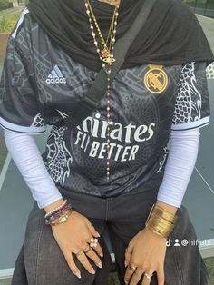 Jersey Hijab Outfit, Baddie Hijabi, Ahs Style, Street Hijab, Jersey Fits, Football Top, Hijabi Fits