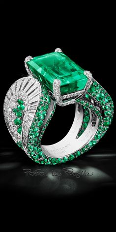 Regilla ⚜ de Grisogono Bling Rings, Fabulous Jewelry, Emerald Jewelry, Gorgeous Jewelry, High Jewelry, Luxury Jewelry, Amazing Jewelry, Beautiful Rings, Antique Jewelry