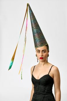 Princess Fantasy, Party Crackers, A Royal Affair, Mad Hat, Mardi Gras Costumes, Late Middle Ages, Fantasy Princess, Marbled Paper, Paper Cones