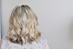 Hair Fix: the dreaded back part – The Small Things Blog Short Hair Problems, The Small Things Blog, Small Things Blog, Short Hair Back, Parting Hair, New Hair Do, Hair Curling Tips, Hair Fixing, Creative Hair