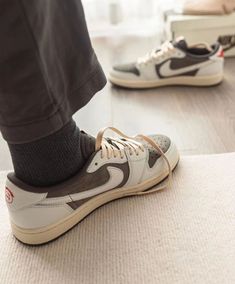 Sneakers Outfit, Outfits Ideas, Old Money, New Balance, Shoes Mens, Jordan, Adidas, Money, Nike