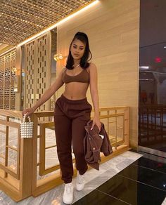 Flor Delarosa, Sweats Outfits, Outfit Drip, Looks Hip Hop, Ig Baddies, Jordan Fits, Neutral Outfits, Neon Outfits, Skandinavian Fashion