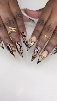 Black abstract with gold jewelries nail designs Perfect for black history month coming 🖤✨ ★𝐒𝐚𝐮𝐯𝐚𝐠𝐞_𝐀𝐫𝐭𝐢𝐬𝐭𝐫𝐲★ 𝙽𝚊𝚒𝚕 𝙰𝚛𝚝 𝚋𝚢… | Instagram African Nail Art Black Women, Geometric Design Nail Art, Abstract Black Nail Art, Ankh Nail Design, Afrocentric Nail Designs, Afro Nail Art, Abstract Art Nail Designs, Afrocentric Nails, African Nail Designs