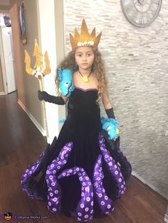 Ursula Costume Diy, Sea Witch Costume, Ursula The Sea Witch, Karneval Diy, The Sea Witch, Ursula Costume, Little Mermaid Costume, Villain Costumes, Witch Costumes