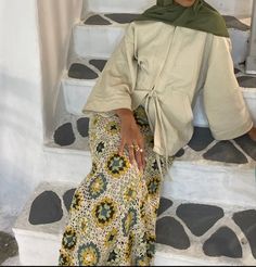 Modest Fashion Ideas, Hijabi Summer Outfits, Easy Crochet Flower, Crochet Flower Pattern, Hijab Fashion Summer, Hijabi Fits, Hijabi Outfit