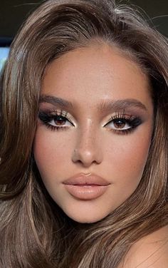 Glitter Shadow Looks, Prom Makeup Doe Eyes, Western Glam Makeup, Champagne Glam Makeup, Heavy Makeup Look Wedding, Brown Makeup Looks Eyeshadows, Seductive Eye Makeup, Western Makeup Looks, Doe Eyes Makeup