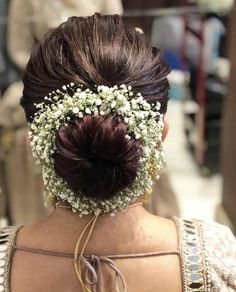 25 Breathtaking South Indian Bridal Hairstyle Ideas #bridal #bridalhair #brides #southbrides #bridalhairstyle #southindianbride #brideshair Indian Bridal Bun Hairstyles, Bun With Flowers, Trendy Bun, South Indian Wedding Hairstyles, Hair Style On Saree, Wedding Bun, Wedding Bun Hairstyles