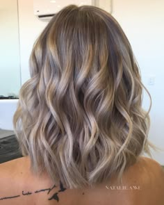 Iridescent blondes by @elliemareehair cut and styled by @natalieannehair Short Wavy Hairstyles, Wavy Hairstyles, Cool Blonde, Medium Long Hair, Short Wavy Hair, Long Bob Hairstyles, Short Wavy