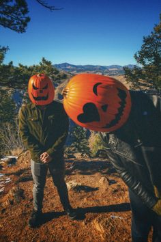 Jack-o-lantern photoshoot, couples photoshoot, october, halloween inspo, pumpkin head Cute Couple Pics Halloween, Jack O Lantern Photoshoot, Pumpkin Head Photoshoot Family, Jack O Lantern Head Photoshoot, Jackolantern Head Photoshoot, Pumpkin Heads Couple