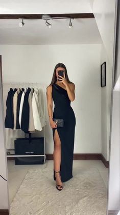 Black Tie Black Dress Outfit, Gala Looks For Women, Black Tie Event Dresses Classy, Formal Night Outfit, Gala Outfits For Women, Classy Formal Dress, Outfit Gala, Gala Dresses Long, Formal Event Outfit