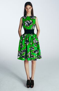 Jonathan Saunders Green Tulips, Laurel Green, Women's Runway Fashion, Ghanaian Fashion, Bright Fashion, Tulip Dress, Style Inspiration Summer