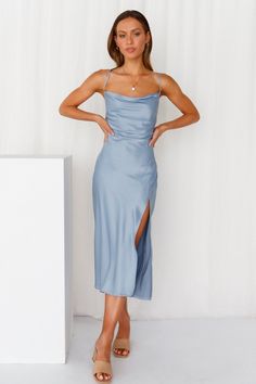 Elegantes Party Outfit, Midi Dress Blue, Marine Uniform, Semi Formal Dresses, Grad Dresses, Wedding Formal, Guest Dress, Dresses To Wear To A Wedding, Blue Midi Dress