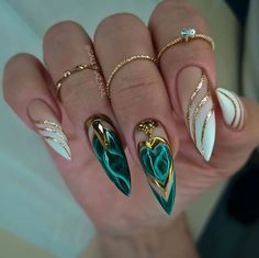 #nail #nailart #naildesign #nailstagram #nailsoftheday #emerald #green #white #glitter #gold #ring #summer #spring Fancy Nails Designs, New Year's Nails, Fabulous Nails, Pretty Acrylic Nails, Dope Nails