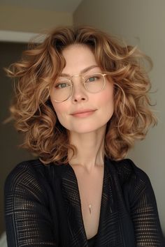 Wavy Bob Haircuts, Wavy Bob Hairstyles, Short Curly Haircuts, Haircuts For Wavy Hair, Haircuts For Curly Hair, Short Wavy Hair, Short Wavy, Curly Hair Tips, Curly Hair Cuts