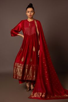 Shop for these amazing collections of Red Tik Chanderi Hand Embroidered Leaf Hemline Work Kurta Pant Set For Women by Myoho online at Aza Fashions. Banarasi Dupatta Suits Party Wear, Front Button Kurti Design, Banarasi Dress, Diwali 2024, Girls Lehenga, Indian Suits For Women, Embroidered Leaf, Lehenga Design, Indian Sari Dress