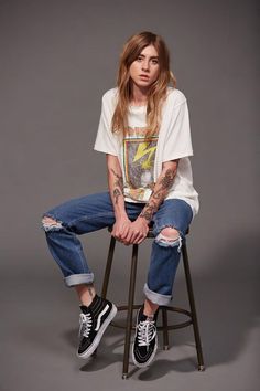 Sport station Sarinah Sk8 Hi Outfit, Estilo Vans, Look Grunge, 2016 Fall, Marketing Manager, Tshirt Outfits, Tomboy Fashion, Post Punk