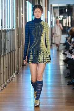 Institut Français de la Mode Fall 2024 Ready-to-Wear https://www.vogue.com/fashion-shows/fall-2024-ready-to-wear/institut-francais-de-la-mode/slideshow/collection#94 Fall 24, Fall Inspo, High End Fashion, Fall 2024, Fashion Colours, Celebrity Style, Checks, Latest Fashion