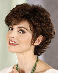 Short Haircuts Curly Hair, Round Face Curly Hair, Popular Short Haircuts, Short Curly Hairstyles For Women, Short Hair Cuts For Round Faces, Short Curly Haircuts, Haircuts For Curly Hair, Hair Styles 2017, Round Face Haircuts