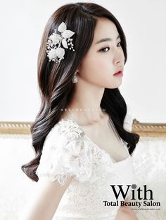 With Beauty salon in Korea, Korean style wedding make-up, Korean wedding… Wedding Hairstyles Korean, Wedding Makeup Korean, Korean Wedding Hair, Korean Style Wedding, Hairstyle Korean, Makeup Korean Style, Korean Bride, Korean Natural Makeup, Beautiful Wedding Makeup