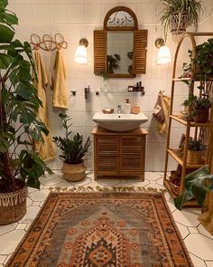 954 Likes45 CommentsBohoPlantsInterior(@palim_tintinon Instagram“Heute war Duschtag für meine PflanzisDabei ist mir aufgefallendass die Monstera auch ganz…” Rustic Apartment Aesthetic, Bathroom With Plants, Flat Bedroom, Master Addition, 2023 Decor, La Apartment, Bohemian Bathroom, Boho Bathroom, Room Goals