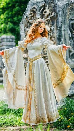 Magical Costumes, Elven Fairy, Medieval Wedding Dress, Moana Disney, Witch Rituals, Gold Applique, Fair Outfits, Medieval Wedding