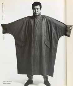 t o v e j o h a n s s o n on Instagram: “The perfect shape - - - #isseymiyake #iwouldliketowalkintherain #fashionarchive #zerowastedesign #shape #rainydayinspiration” Wind Coat, Japanese Fashion Designers, Issey Miyake Men, Cocoon Coat, Rain Gear, Men's Outerwear, Feb 2, Mens Outerwear, Issey Miyake