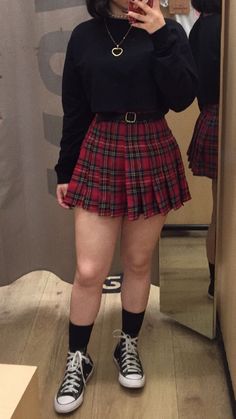 Skirt Outfits Egirl, Outfits With Red Plaid Skirt, Outfits Skirts Aesthetic, Outfits With A Plaid Skirt, Plaided Skirt Outfits, Aesthetic Skirt Outfit Grunge, How To Style Plaid Skirt, Valentine Outfits Aesthetic, Outfits With Skirts Aesthetic