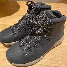 Danner Waterproof Hiking Boots. Purchased And Worn Only A Few Times. Weatherproof And Winter Warm 200 Gram Thermolite Version And It's Very Warm For Cold Days! Label Says Us 7, Eur 37.5. I Am A Size 7 And They Fit Me Perfectly. But You Should Know Your Dinner Size. Gore-tex Boots For Walking With Round Toe, Gore-tex Walking Boots With Round Toe, Gore-tex Waterproof Boots With Reinforced Round Toe, Gore-tex Waterproof Boots With Reinforced Toe, Black Waterproof Ankle Hiking Boots, Gore-tex Round Toe Boots For Outdoor Work, Gore-tex Steel Toe Walking Boots, Functional Round Toe Waterproof Boots For Outdoor Work, Weatherproof Gore-tex Lace-up Boots