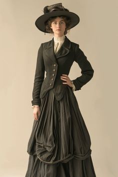 10 Victorian Outfits To Fuel Your Dreams! – fashionbylina.com Modern Victorian Clothes, Victorian Inspired Outfits, Victorian Clothing Women, Late 1800s Fashion, Fairy Types, 1900’s Fashion, 1800 Fashion