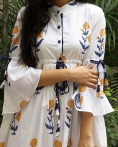 But a lower neckline or off the shoulder instead डिजाइनर कपड़े, Design Kurta, Kurti Sleeves Design, Long Kurti Designs, Kurta Neck Design, Cotton Kurti Designs, Salwar Kamiz