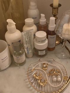 If you're feeling totally overwhelmed by the abundance of Black Friday dealsclick here to shop one editor's edit of the best beauty offers out there. Ouai Wave Spray, Haut Routine, Wave Spray, Vision Board Images, Dream Vision Board, Pretty Skin Care, Pretty Skin, Beauty Skin Care Routine, Luxury Skincare