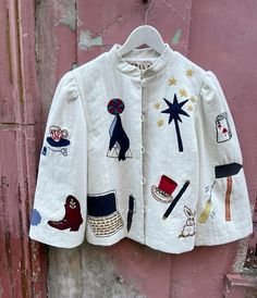 Fashion Design Patterns, Applique Shirts, The Circus, Diy Sewing Clothes, Hang On, How To Make Clothes, Embroidery Fashion, Embroidered Jacket, Fashion Korean